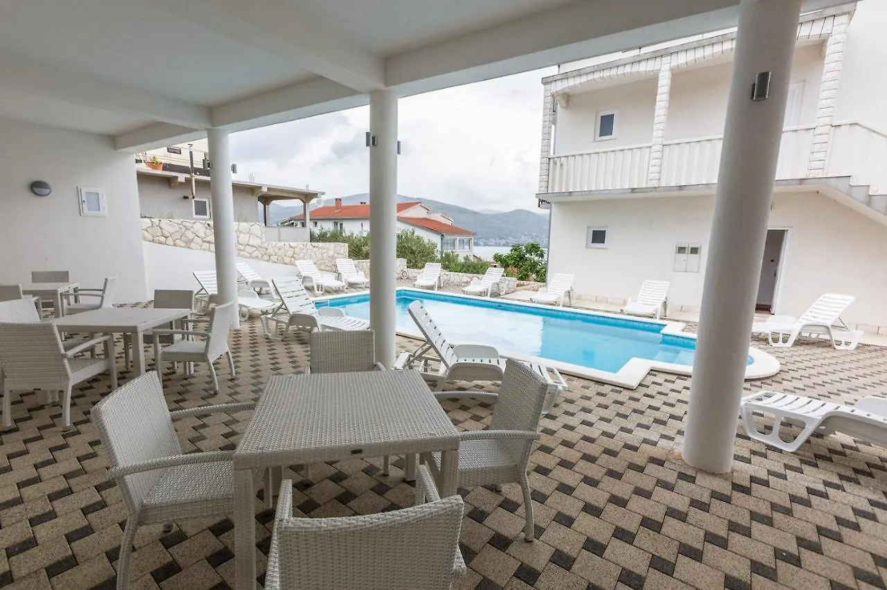 Apartment In Okrug Donji With Sea View, Balcony, Air Conditioning, Wifi 5166-3 Donji Okrug  0*, Donji Okrug (Ciovo)