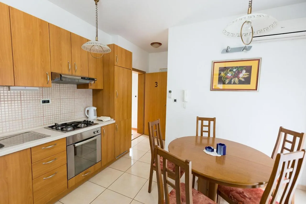 Apartment In Okrug Donji With Sea View, Balcony, Air Conditioning, Wifi 5166-3 Donji Okrug   Donji Okrug (Ciovo)